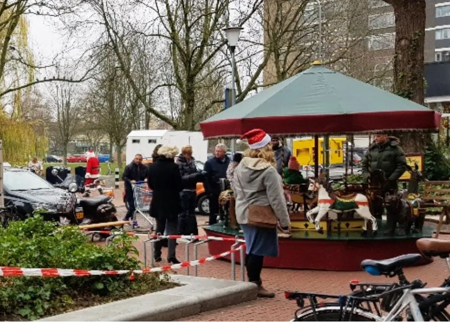 kerstman en draaimolen