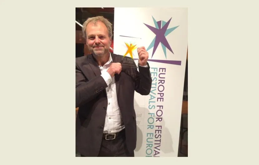 mark yeoman met award effe knipsel