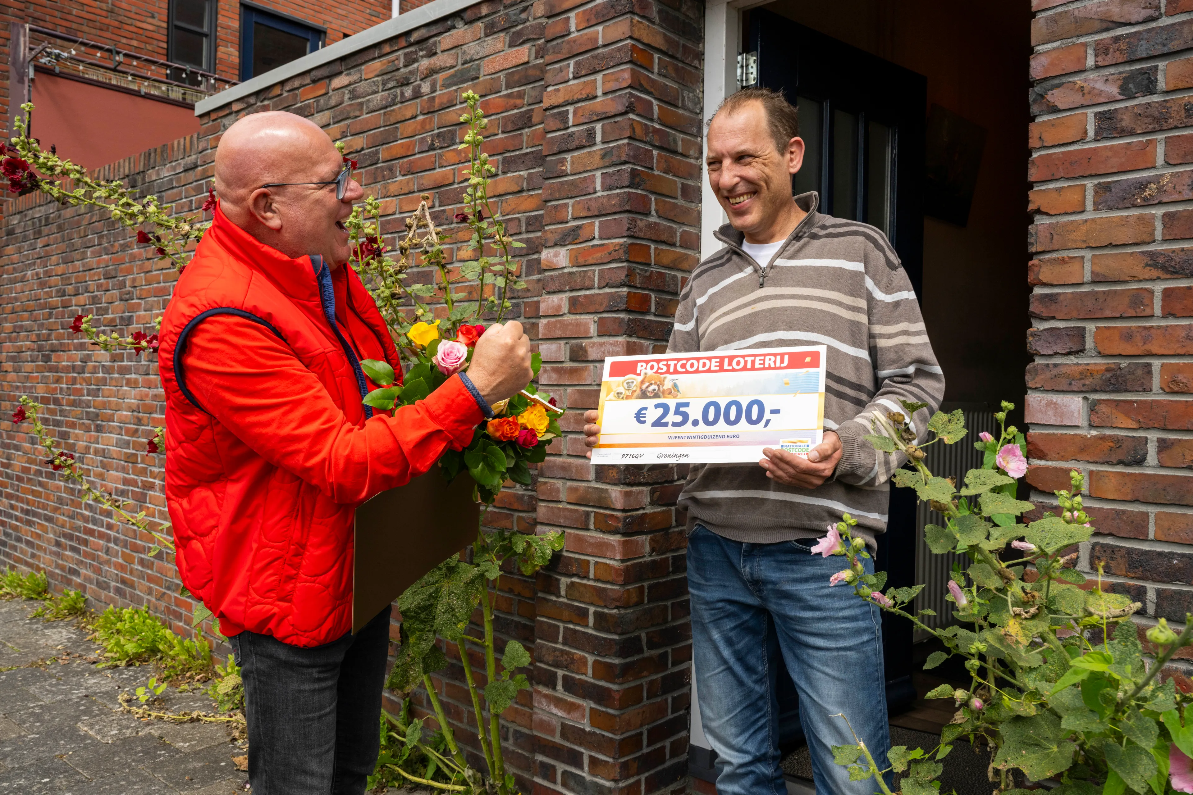 martijn wint 25000 euro bij de postcode loterij jurgen jacob lodder