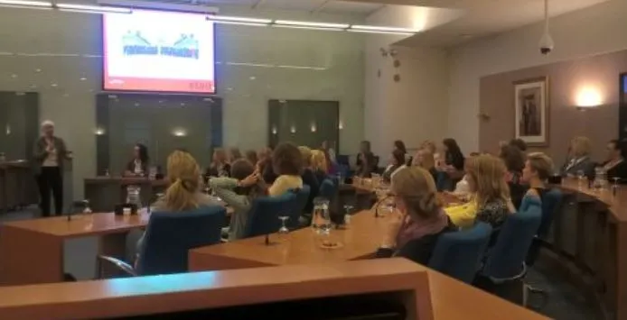 meet en greet campagne raad zoekt vrouw