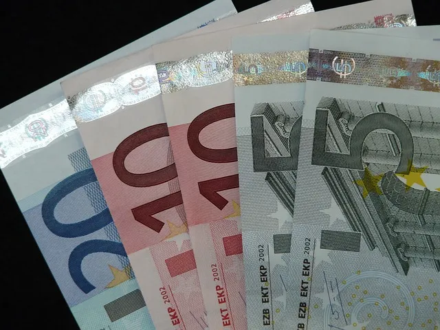 money 8886 640