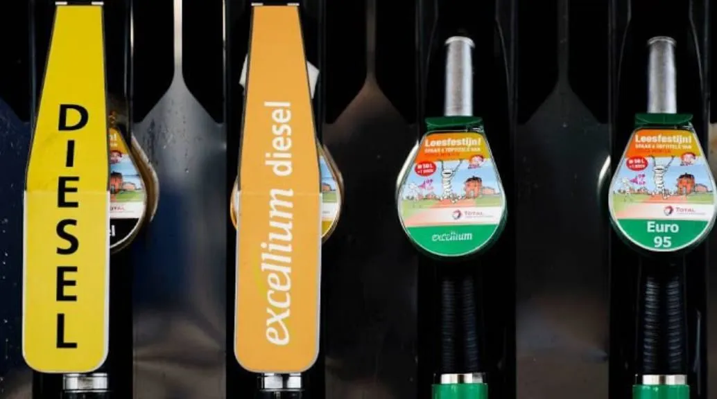 nieuwe benzinelabels aan de pomp e1539336229364
