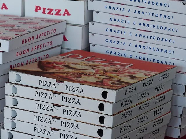 pizza boxes 358029 640