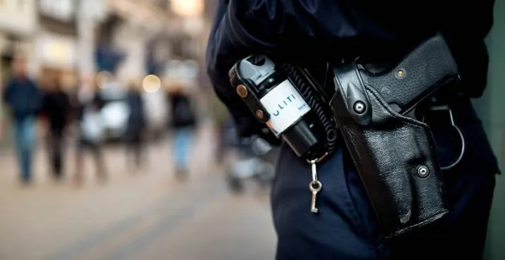 politie uniformen en dienstwapen gestolen 715x369