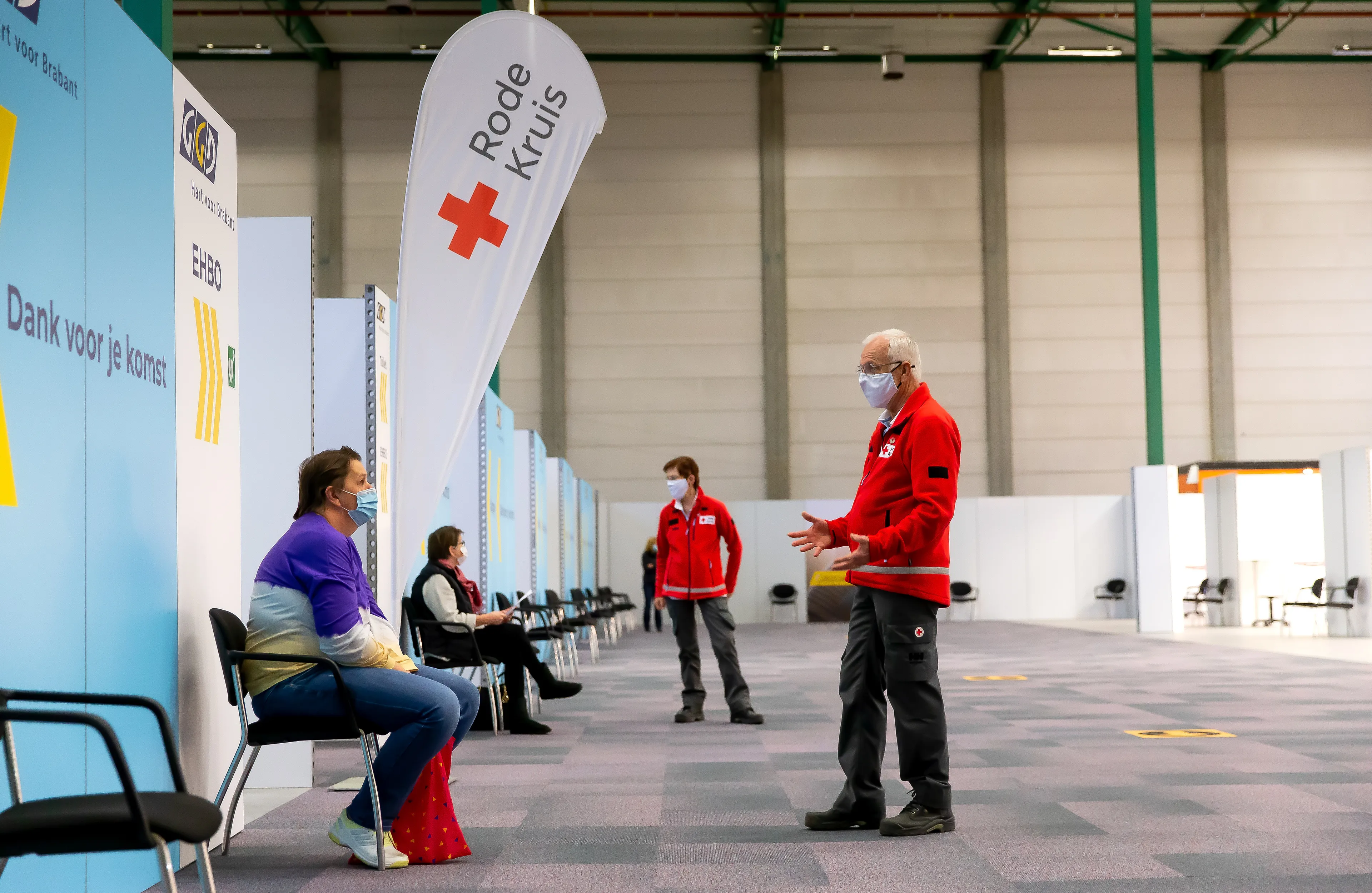 rode kruis ondersteunt priklocatie fotograaf bart hoogveld