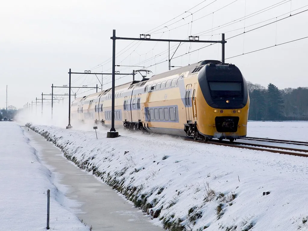 sneeuwoverlast ns sneeuw spoorproblemen sneeuw val cc by 20 wikipedia commons joost j bakker