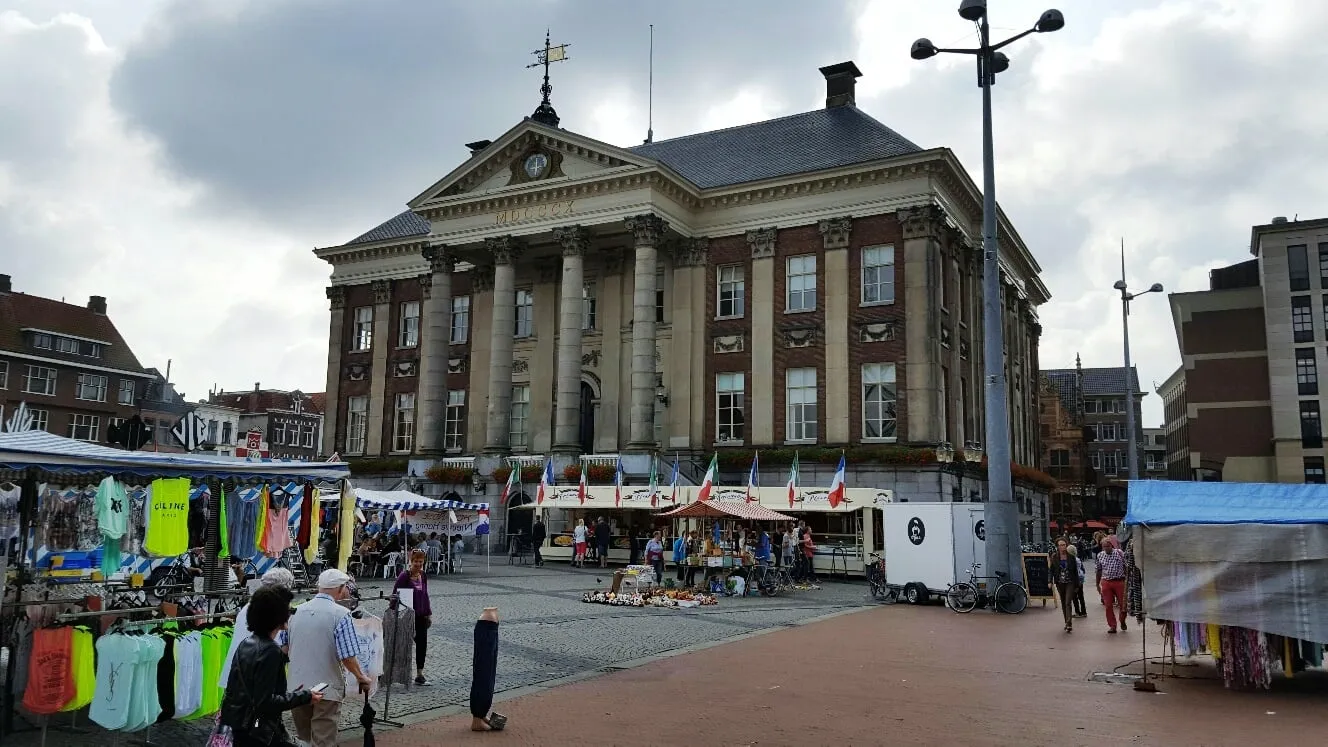 stadhuis grote markt en markt