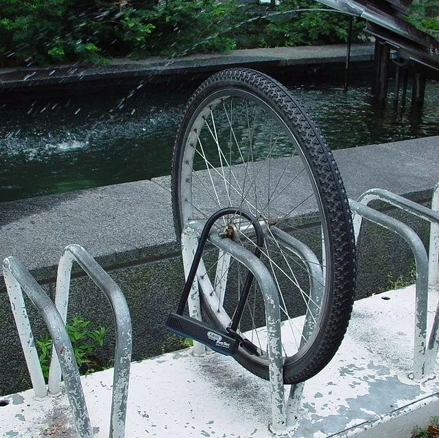 stolenbike frontwheel cc by sa 2 5 kristian ovaska wikipedia