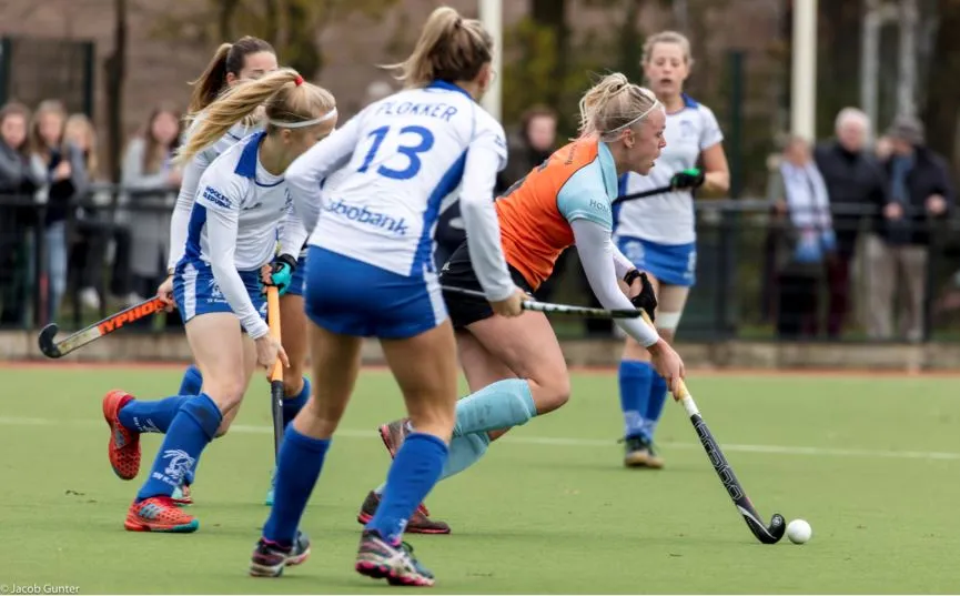 susan keuning ghhc slalomt met de bal foto jacob gunter