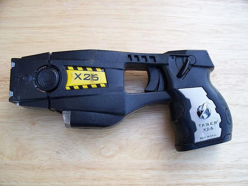 taser ccby sa30 wikipedia commoms junglecat