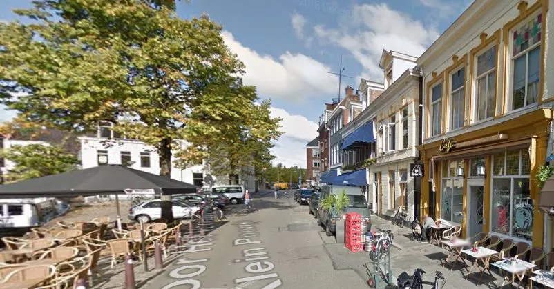 voor het kleine poortje