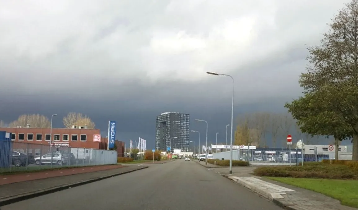 weer tasmantoren donkere lucht