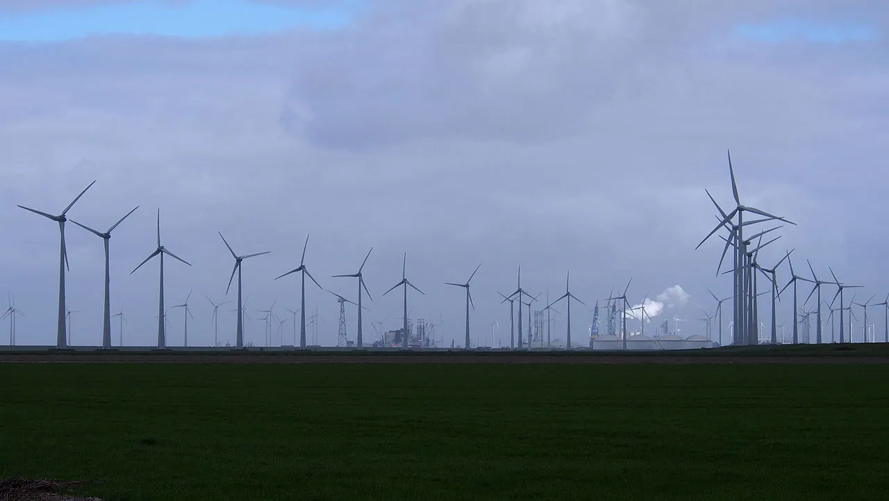 windmolens eemshaven cc by sa 40 wikipedia commons baykedevries