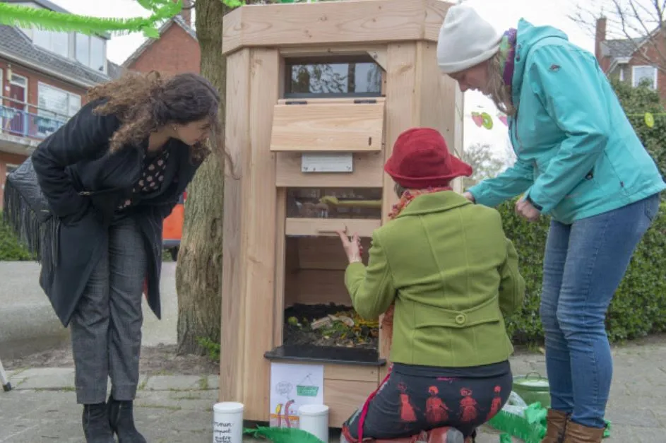 wormenhotel geopend aan bataviastraat1