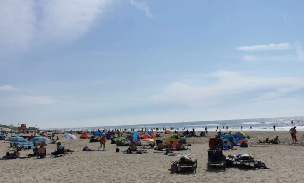 zee strand sint maartenszee