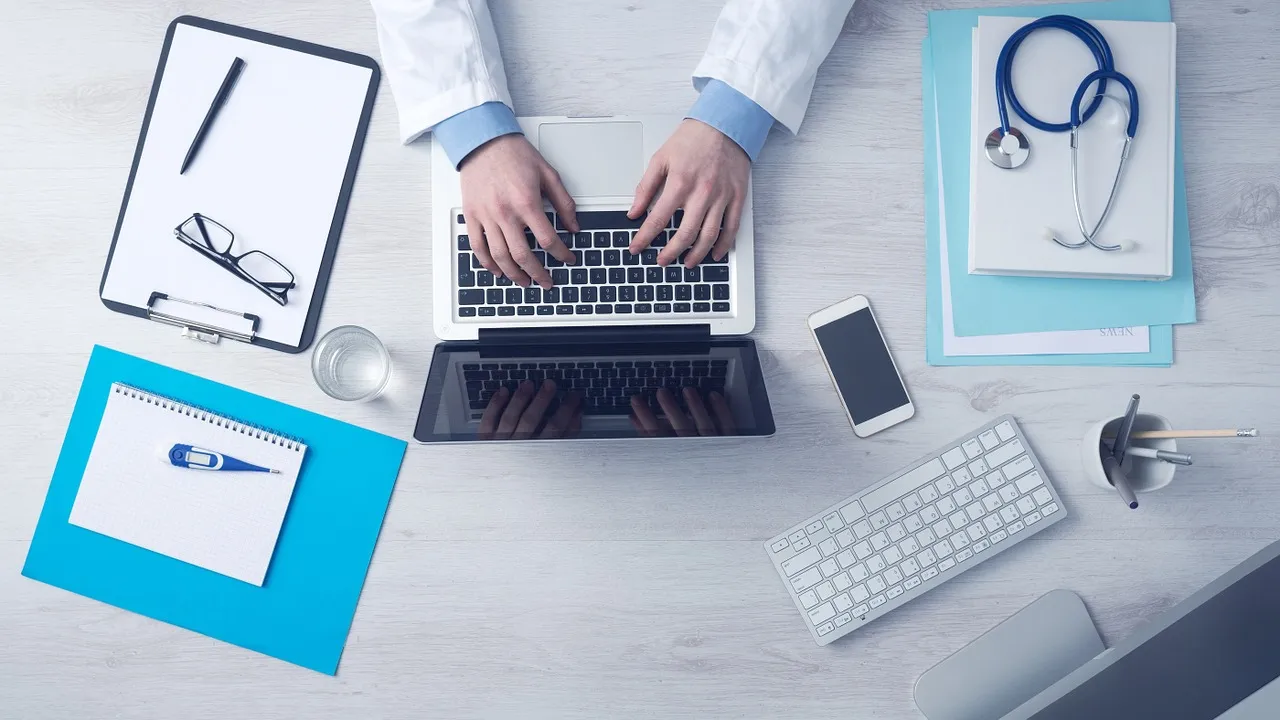 zorg dokter computer 1149148 1280