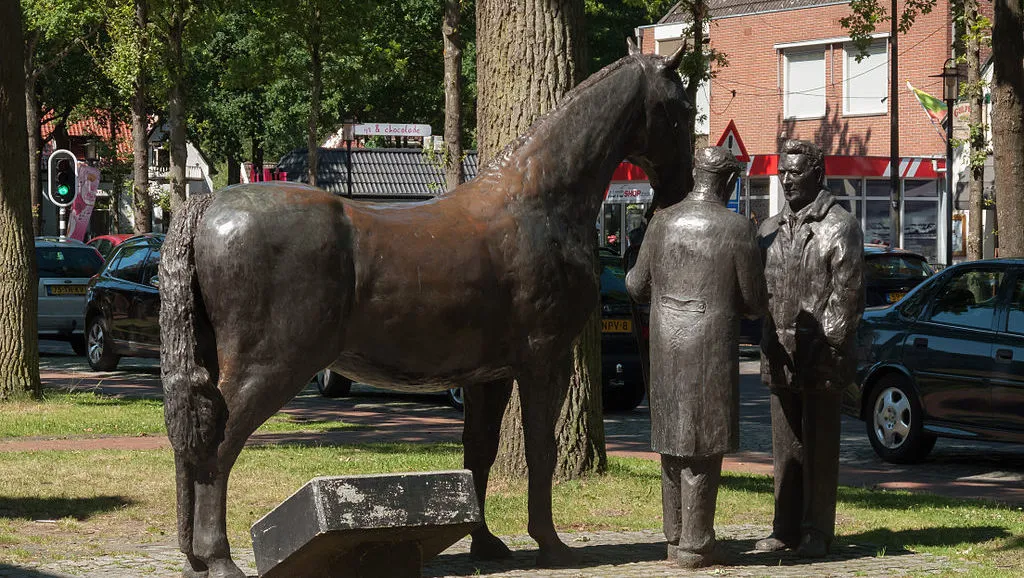 zuidlaren het zuidlaardermarktmonument foto2 2014 07 12 1142 cc by sa 40 michielverbeeknl e1539623794463
