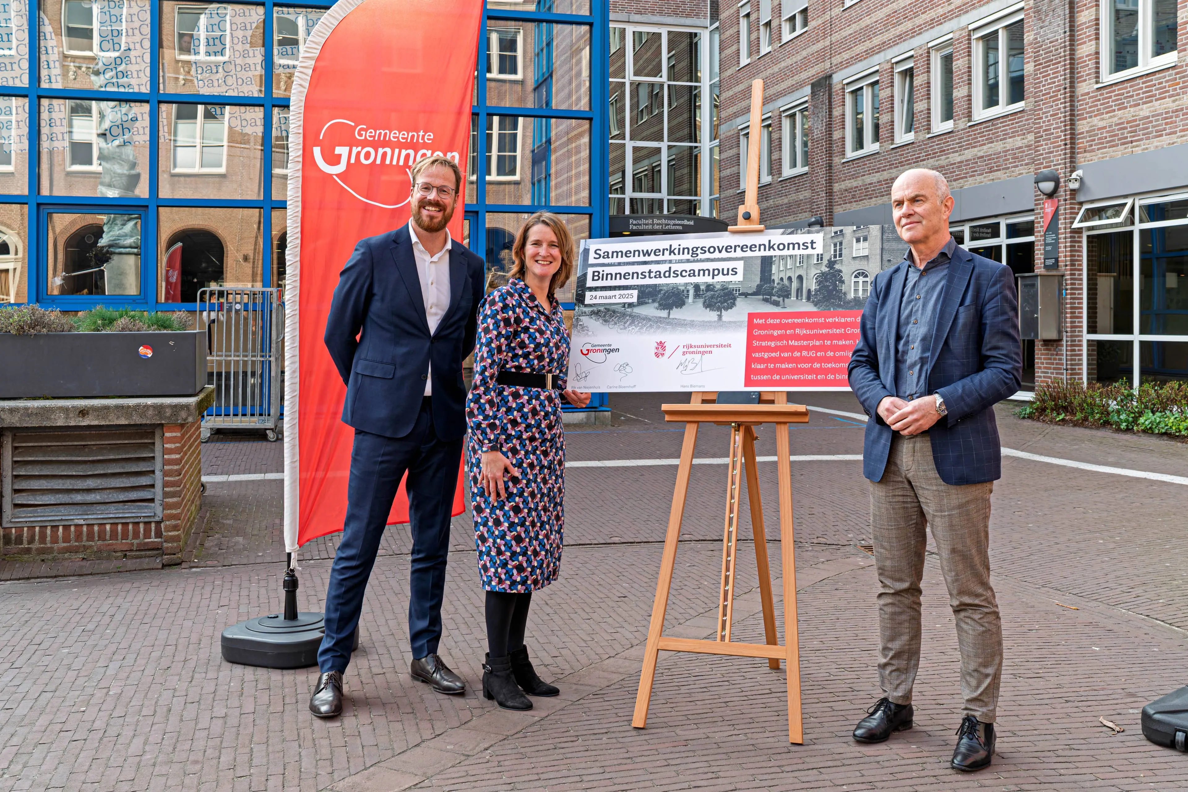 ondertekening samenwerkingsovereenkomst rug gemeente groningen binnenstadscampus foto van bert lanting