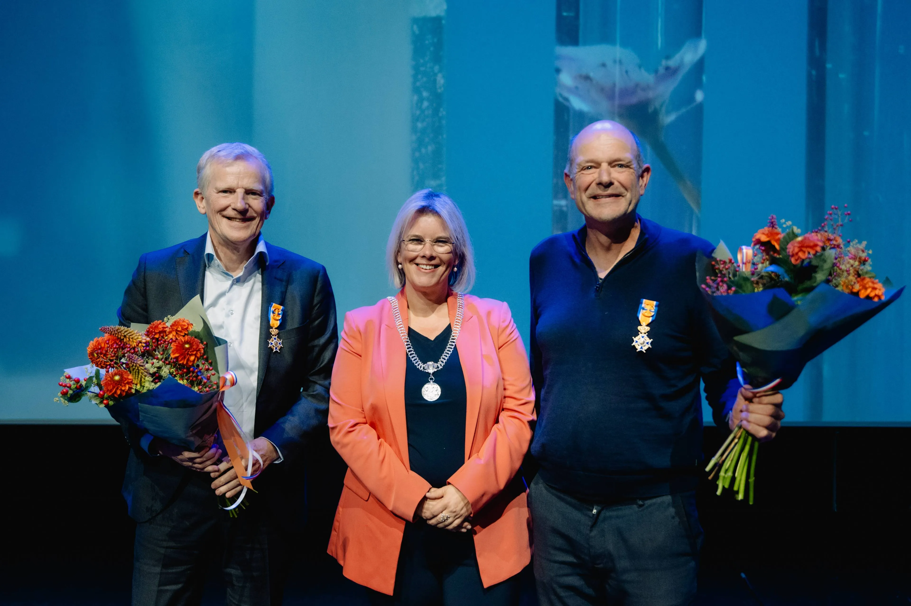 vlnr Johannes Wolters, Roelien Kamminga en Ton Vries, Koninklijke onderscheiding