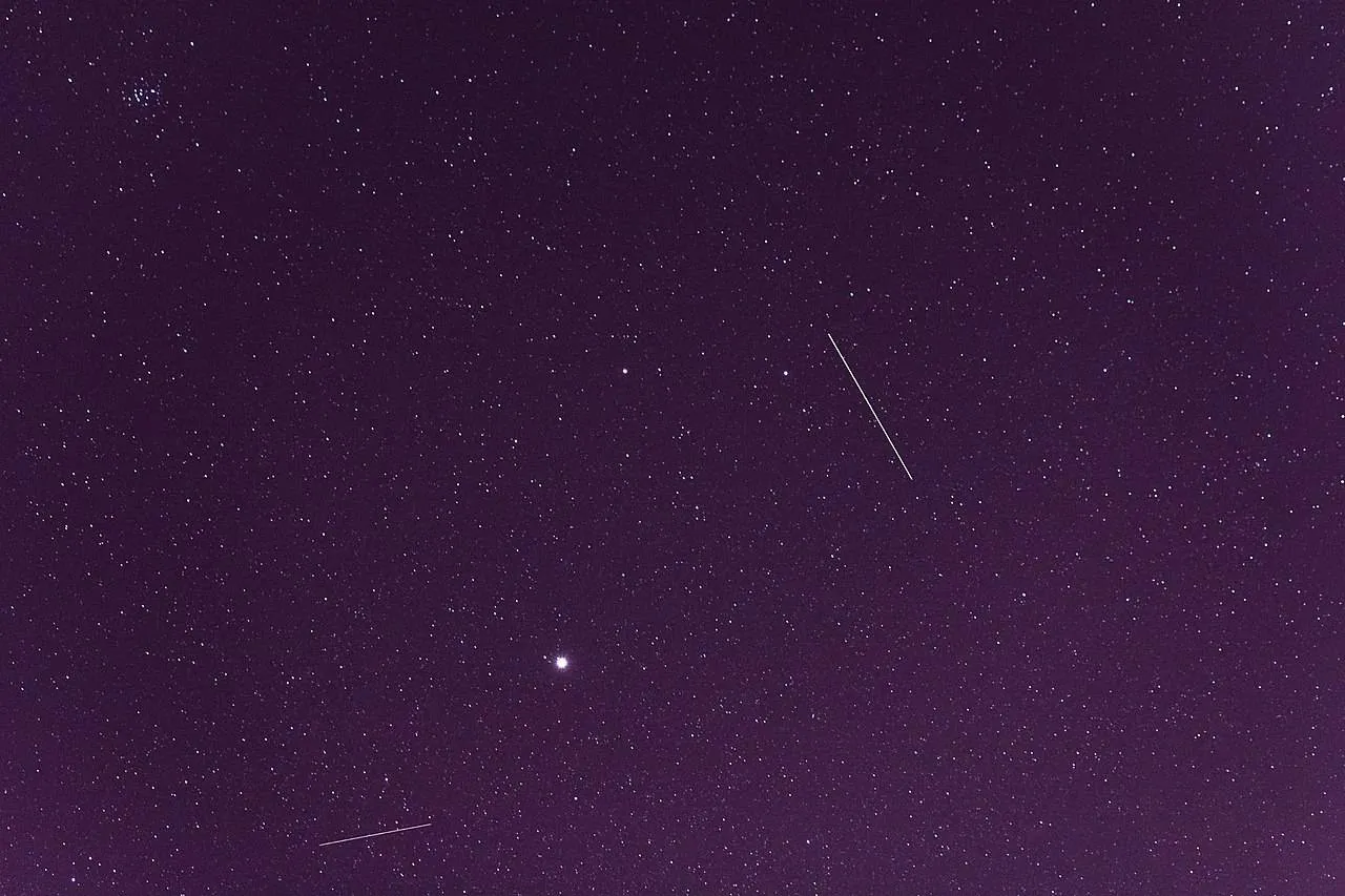 1280px-Geminid_Capture_(60810338) cc by sa 3.0 Makia Minich