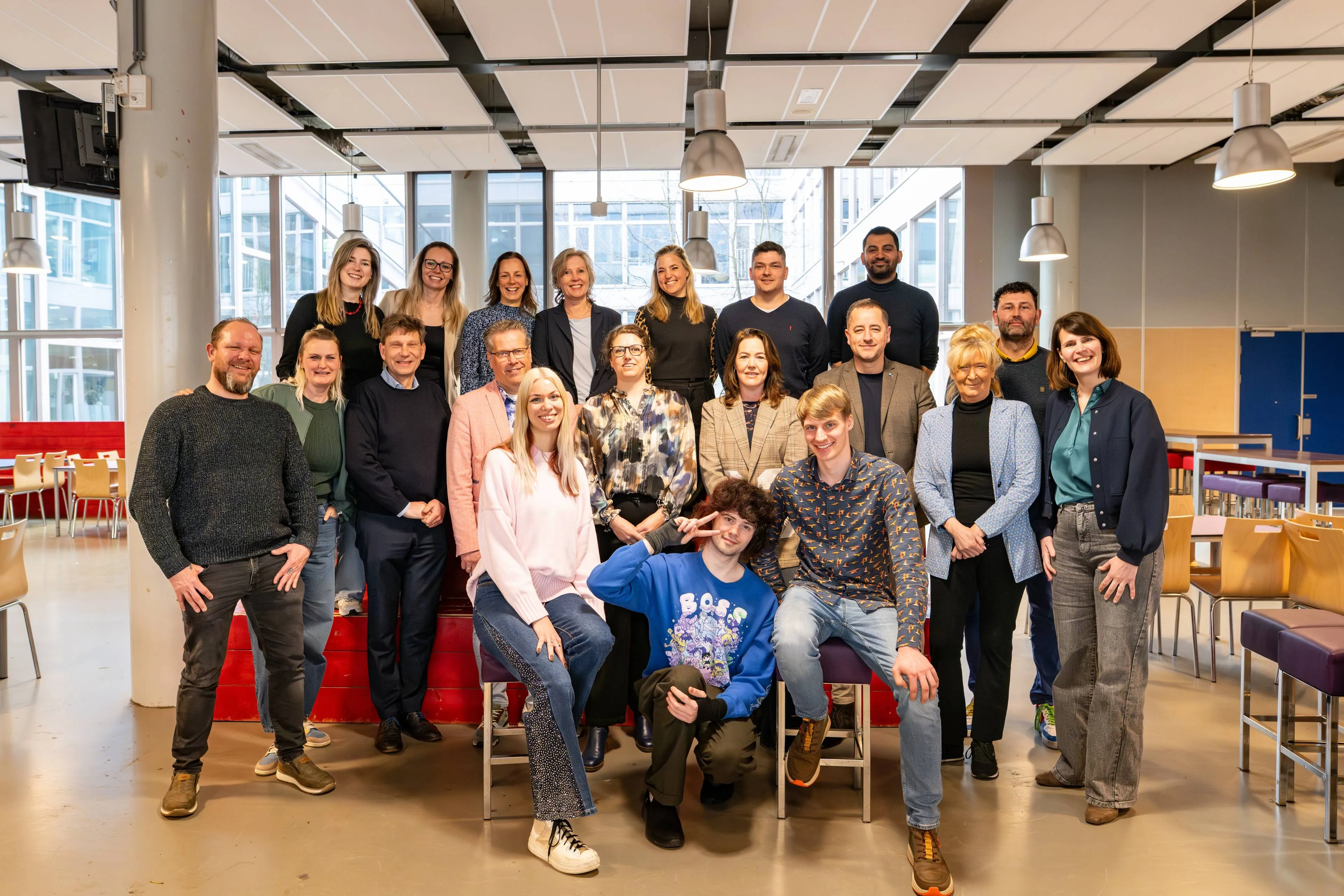 Start pilots aanvullende jeugdhulp Groningen_groepsfoto_VENEMAMEDIA