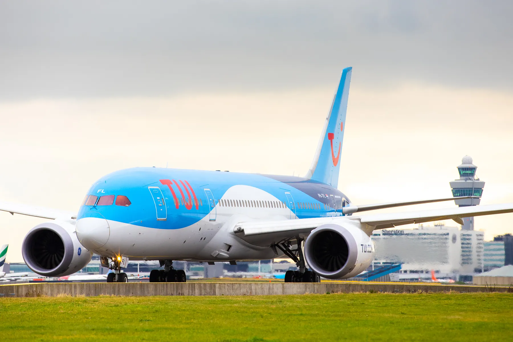 TUI fly Nederland Boeing 787 8 Schiphol