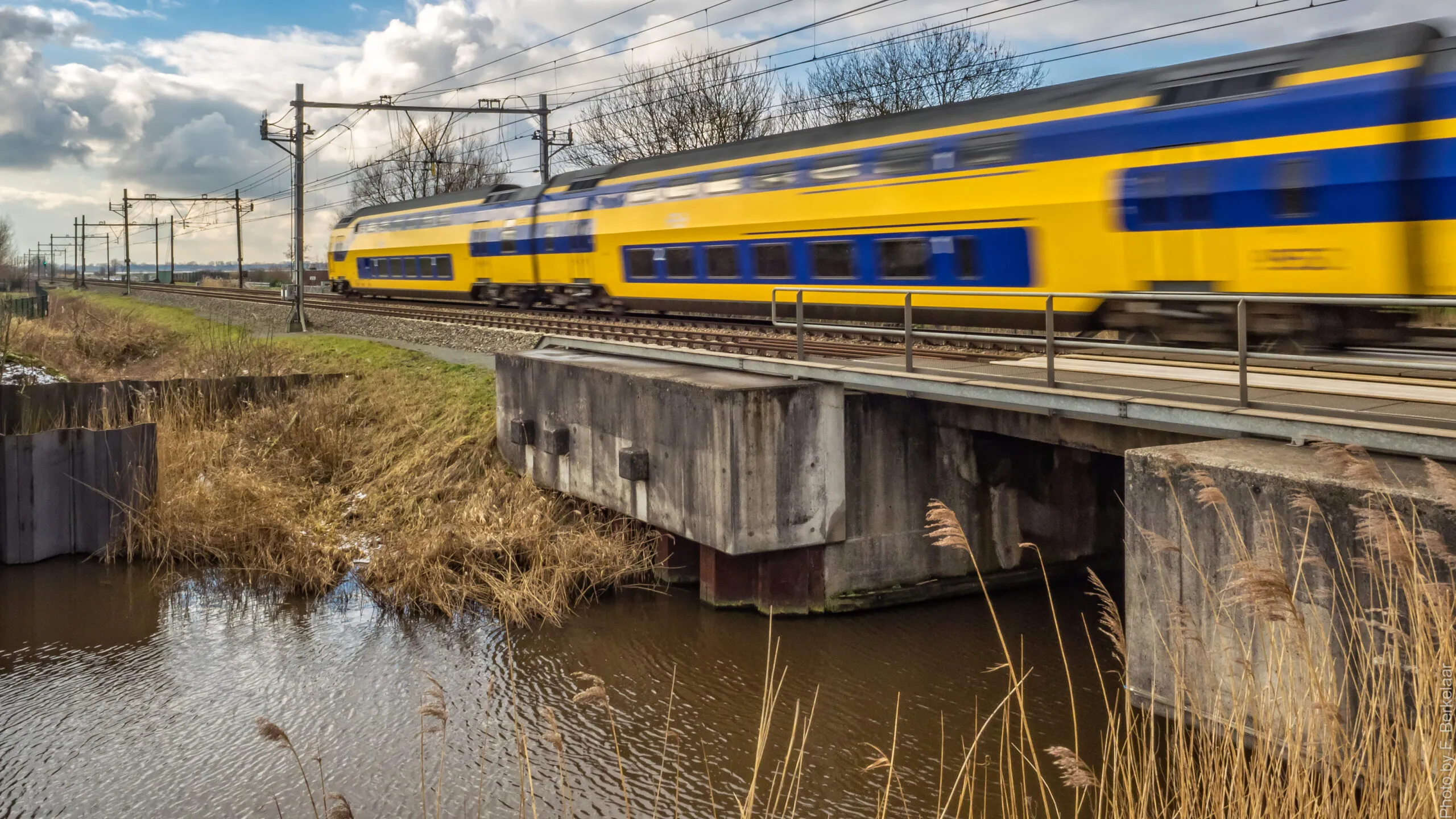 track train transport vehicle public transport nederland 309348 pxherecom scaled