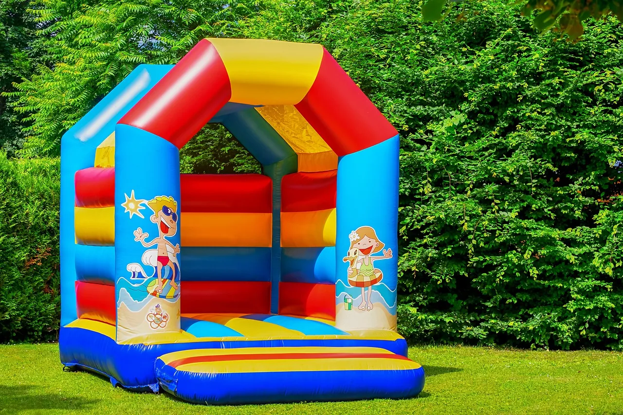 bouncy castle 3466291 1280