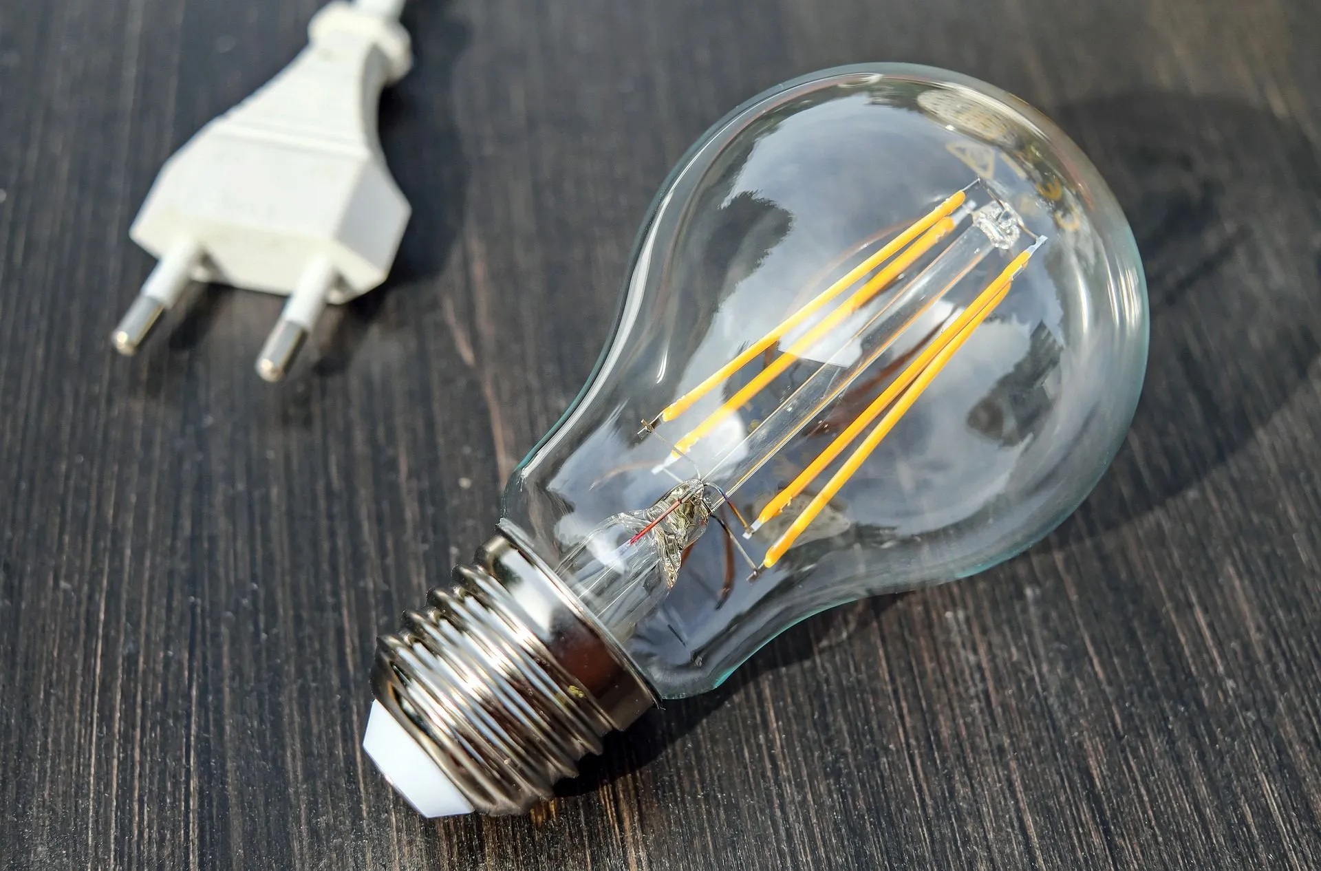 light bulb 1640438 1920