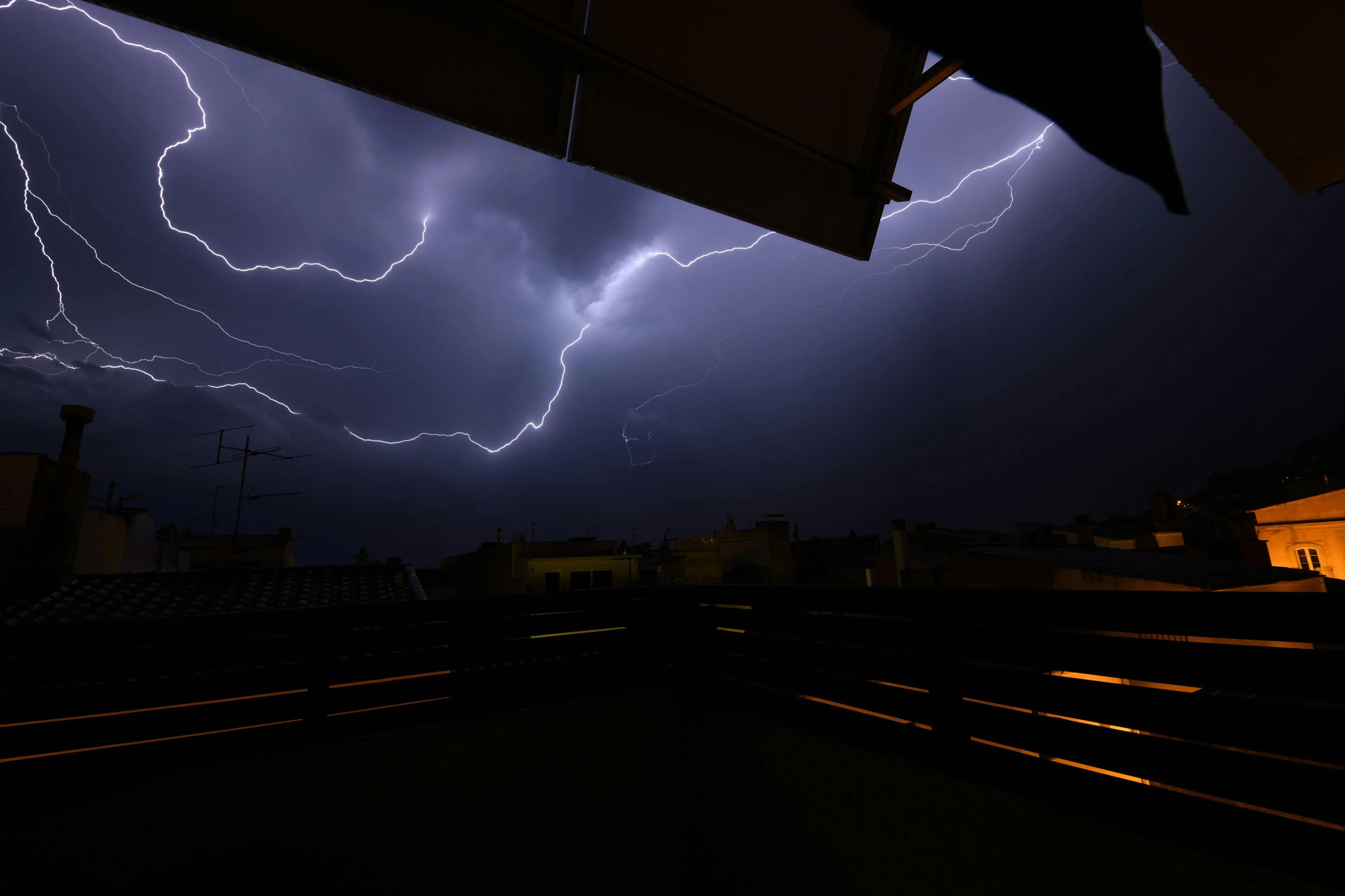 richard hewat 0eh683nsp2q unsplash