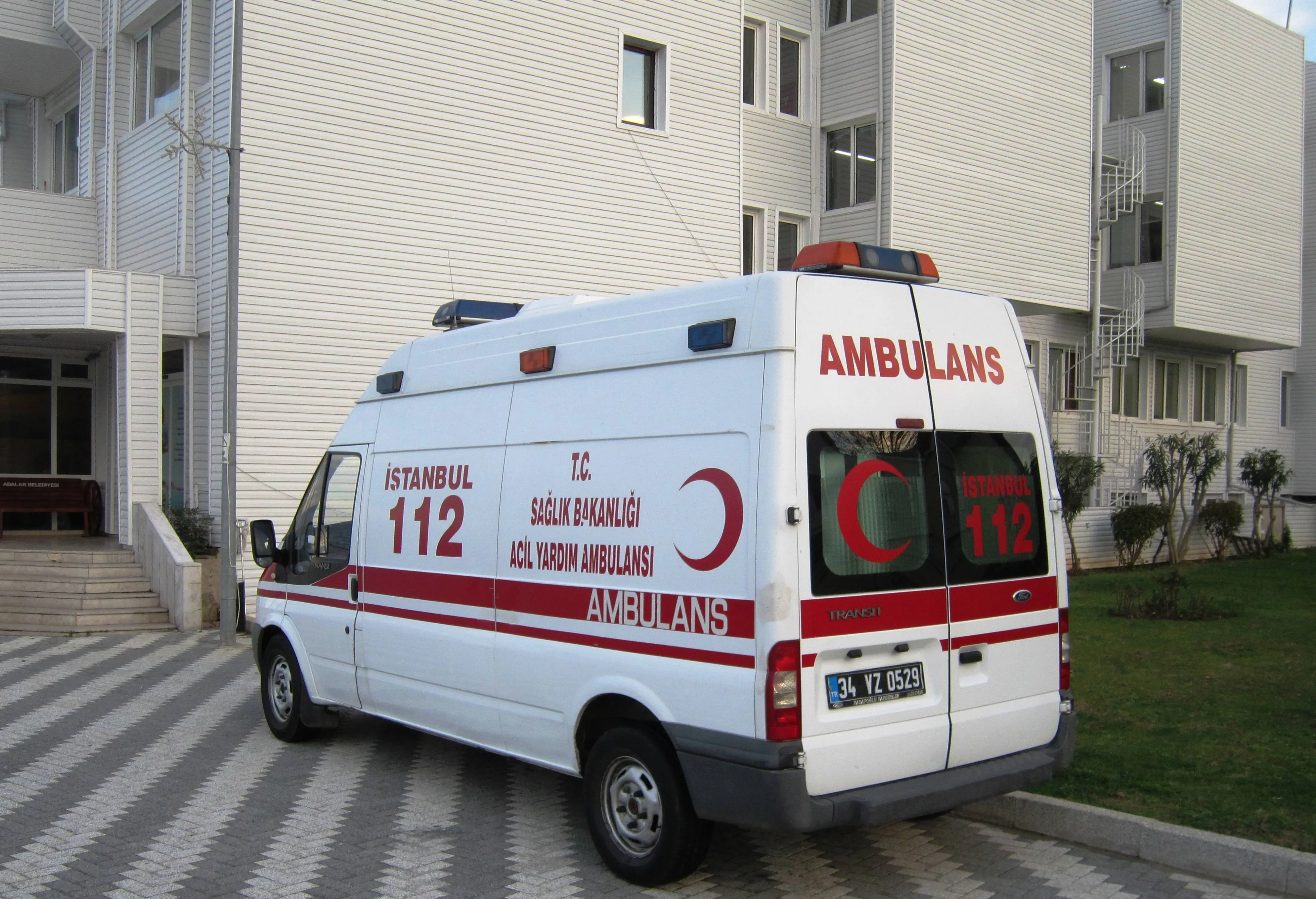 Turkey_ambulance_01