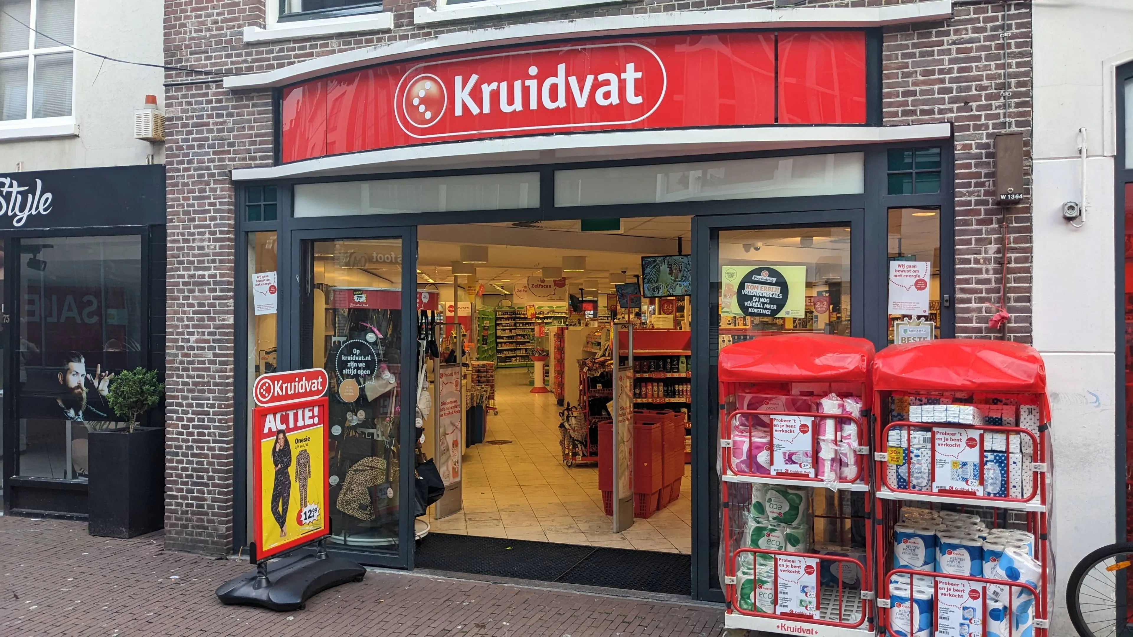 Kruidvat,_Gouda_(2023)_02