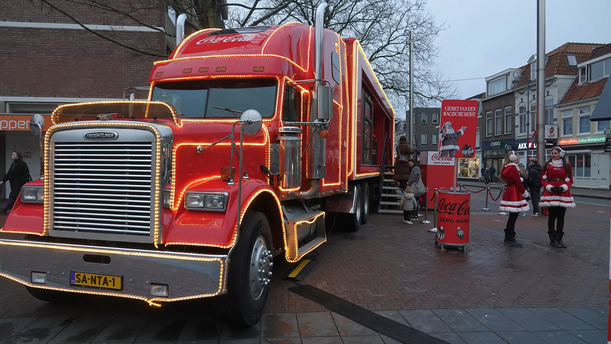 cola santa truck 01a