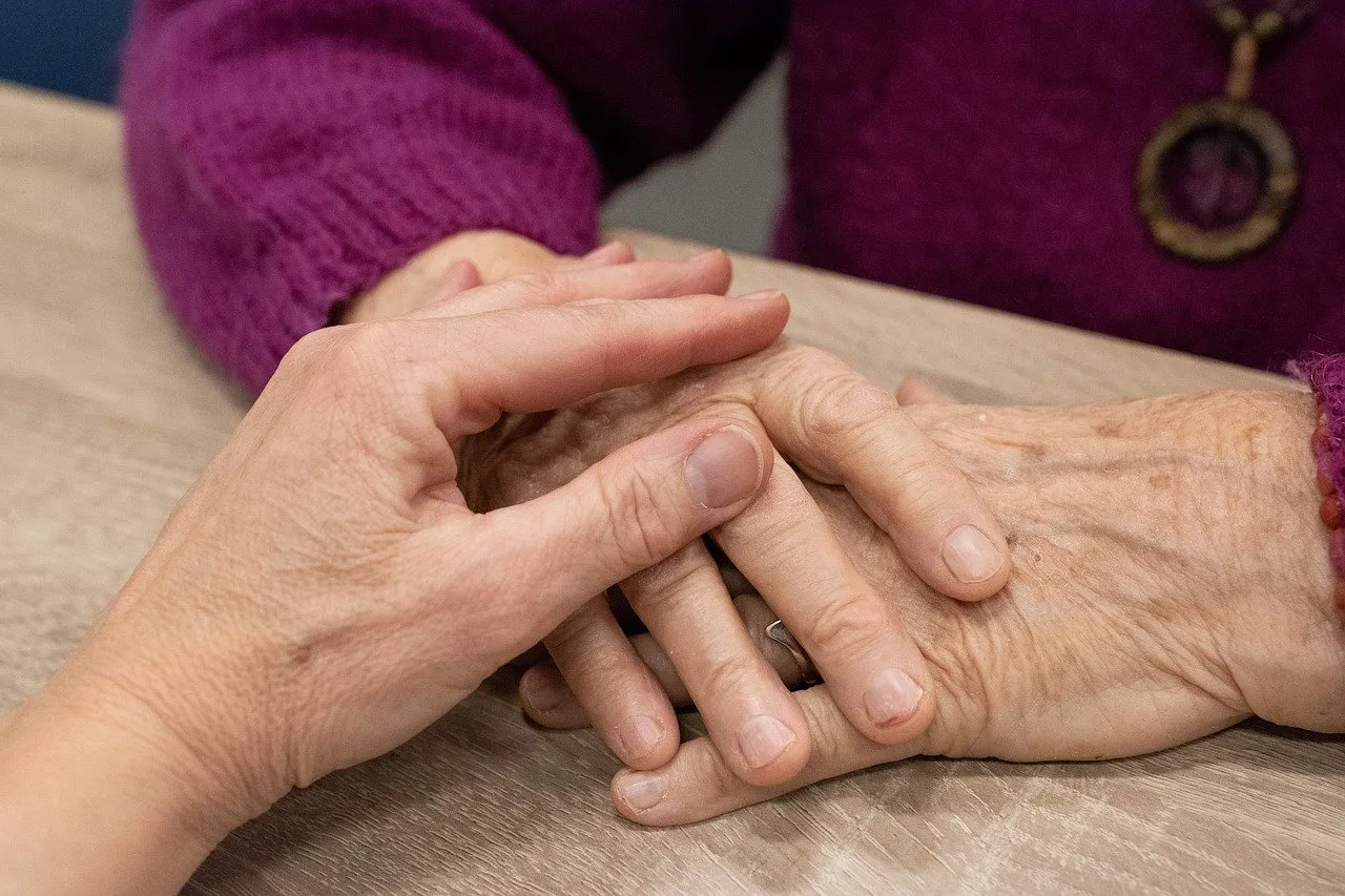 hand 3952081 1280