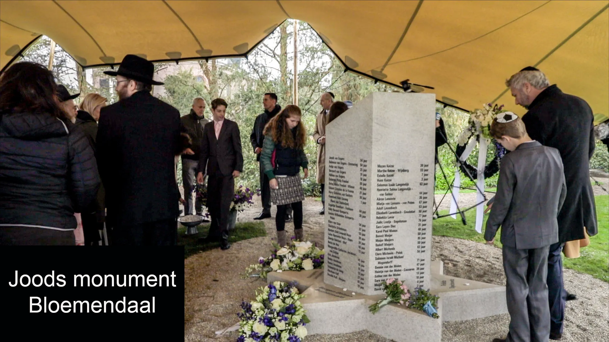 kranzen bij monument