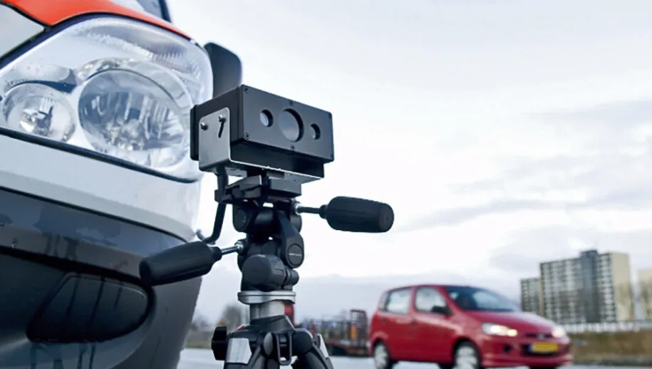 lasercontrole op snelheid politie 915x518 1