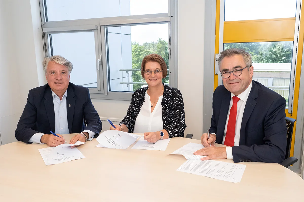 ondertekening contract stadsadvocaat