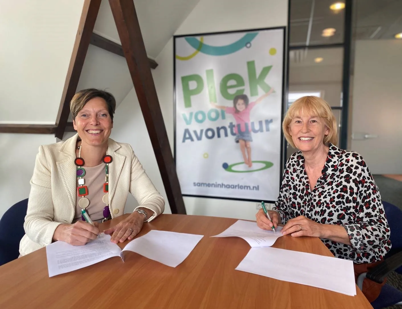 ondertekening juridische fusie hero kindercentra maureen posthumus en annelies zoomers