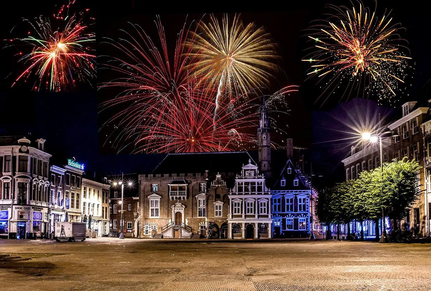 stadhuis haarlem met vuurwerk charles duijff