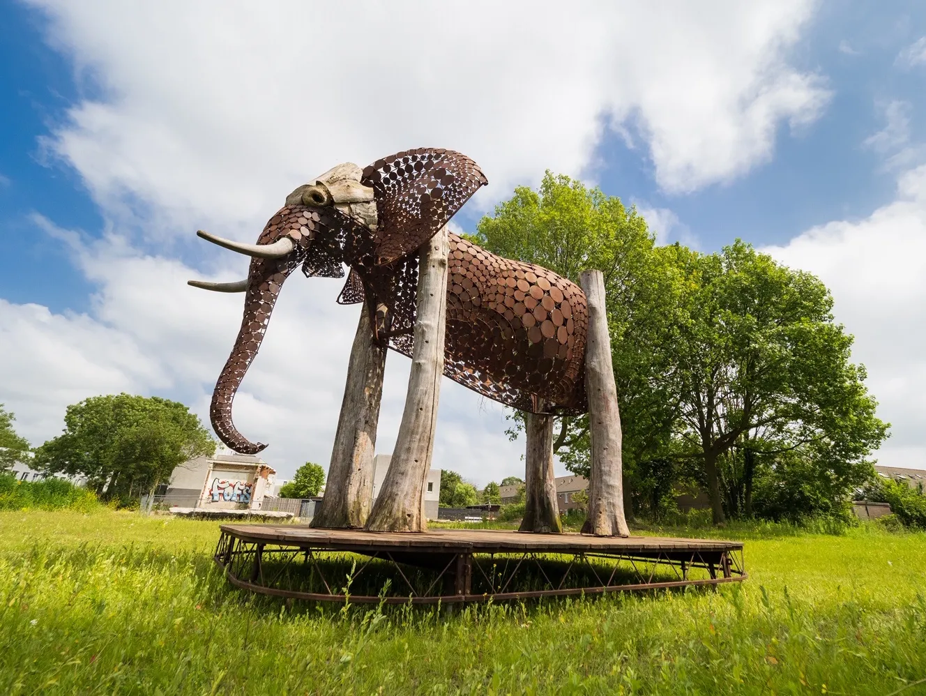 the weeping elephant op het terrein van hof van jacob 9 juli 2021