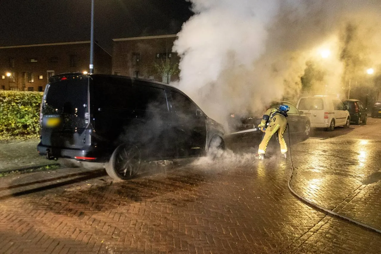 CEC69CA3-B3C7-4F79-AE54-542668E2C154