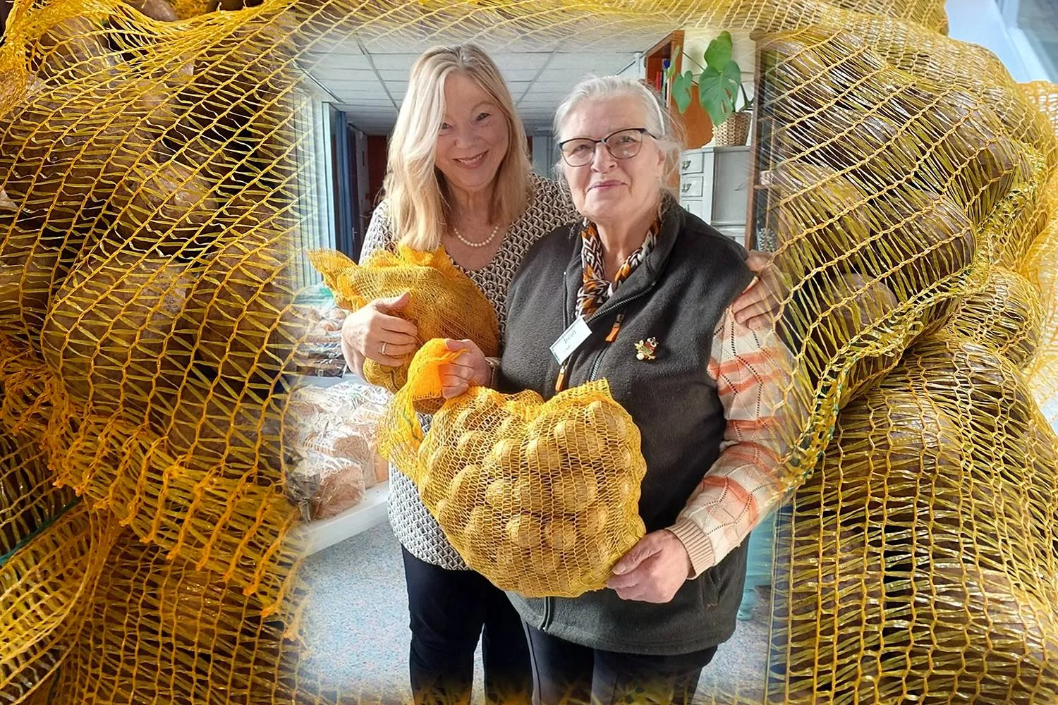 Zakken vol aardappelen naar Stichting Ontmoeting in Schalkwijk kopiëren