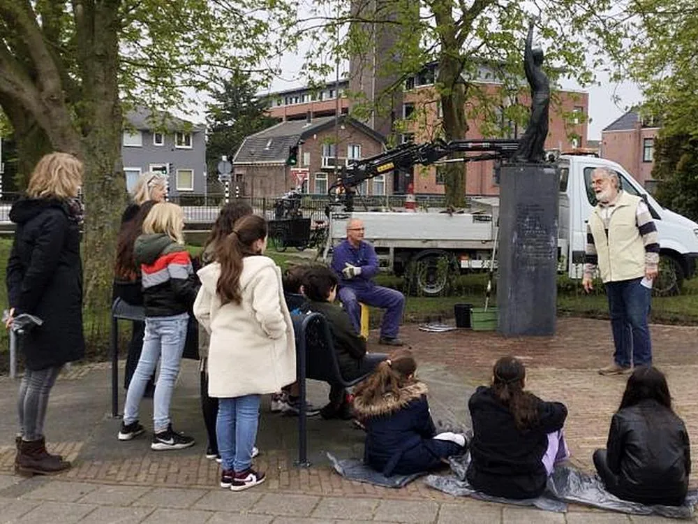 2021 04 21 monument halfweg
