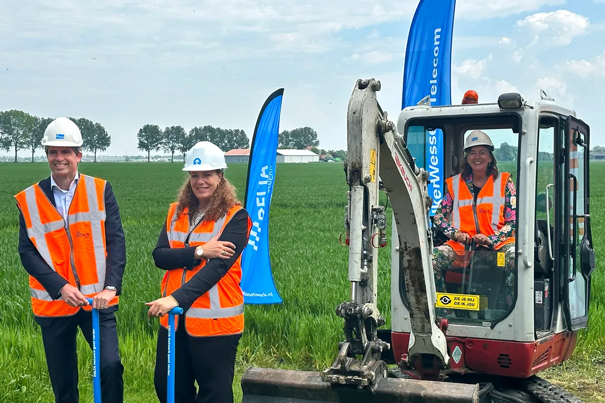 230512 eerste schop in de grond vlnr admiraal kroes en ruigrok kopieren