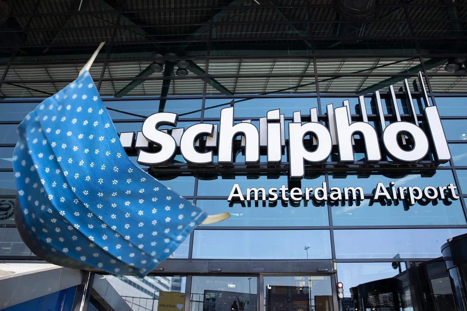 3z1a1947 schiphol mondkapje wim meijer fotografie