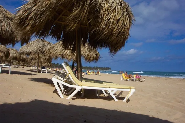 beach holiday 1066 640