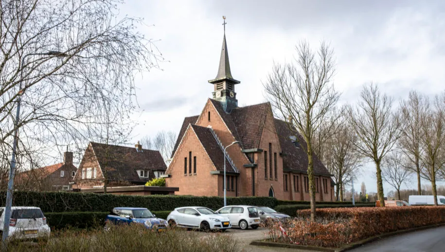 buitenkaag kerkje 915x518 1