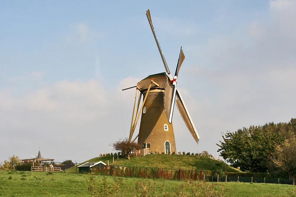 hoofddorp molen de eersteling m weerspiegeling
