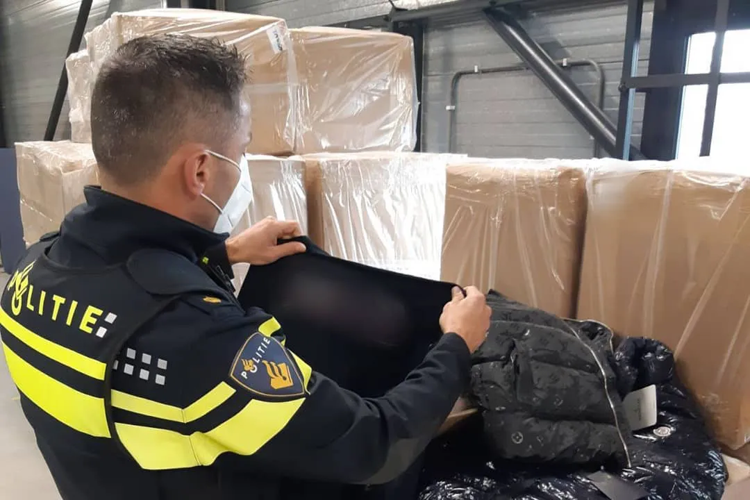 namaakkleding politie