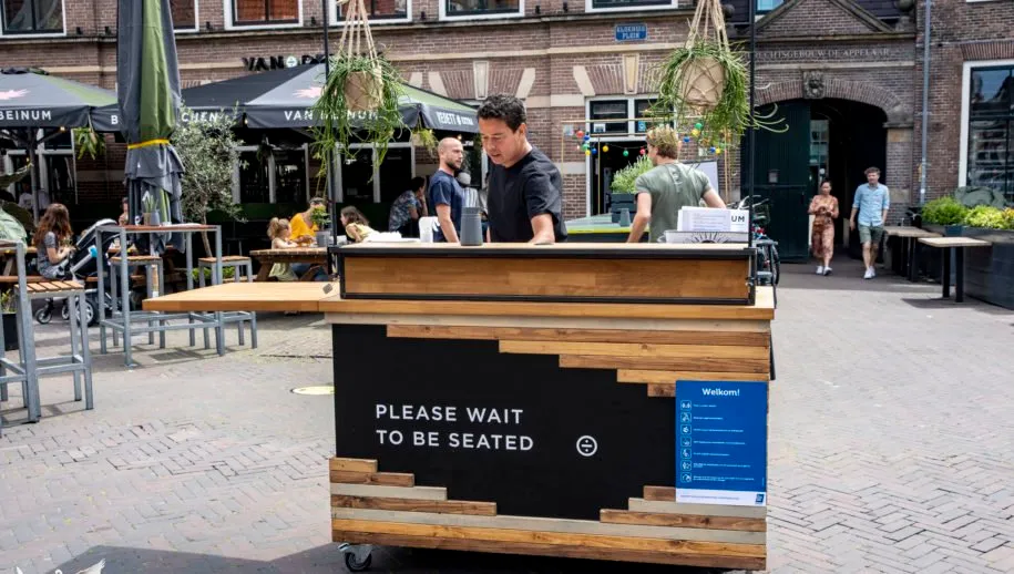 wait to be seated 915x518